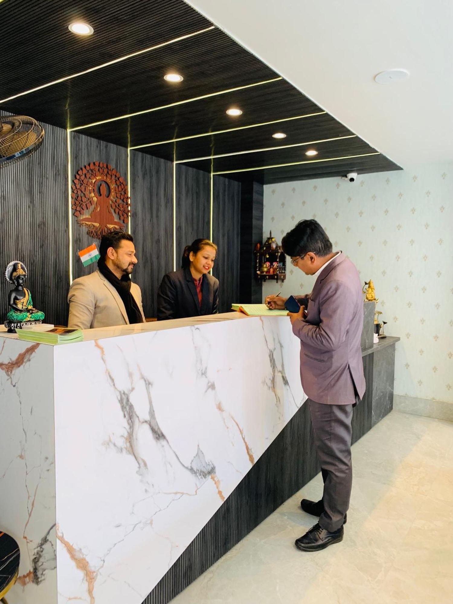 Hotel Nirvana Bliss, Behind Parmarth Niketan Rishīkesh 外观 照片