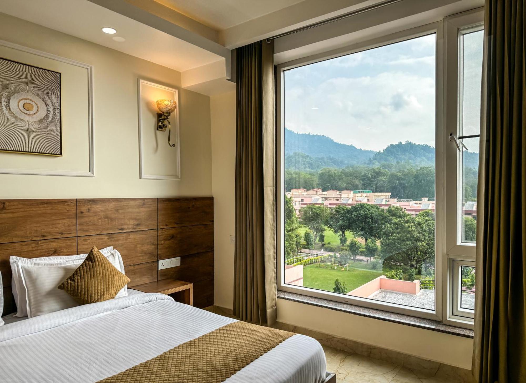 Hotel Nirvana Bliss, Behind Parmarth Niketan Rishīkesh 外观 照片